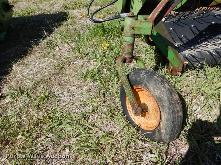 image for item DG5782 John Deere 212 pickup head