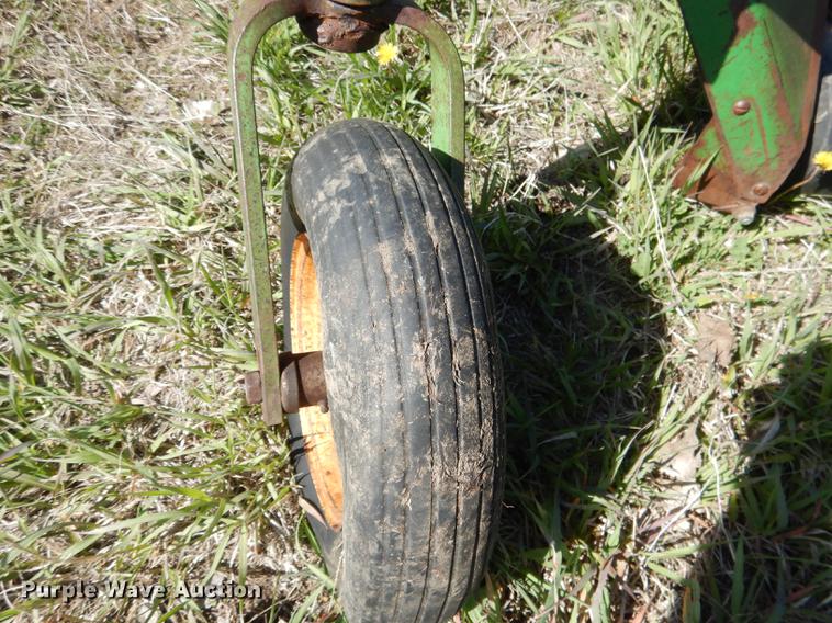 image for item DG5782 John Deere 212 pickup head