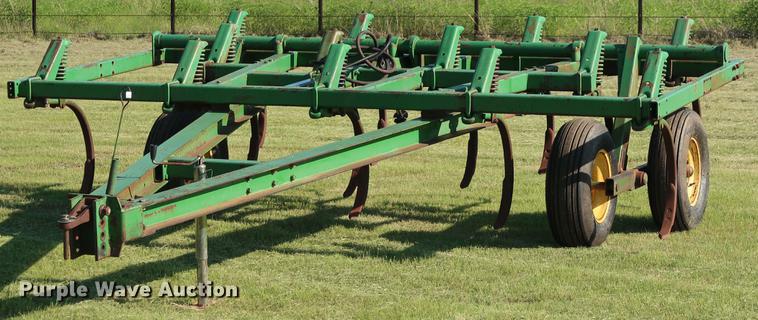 image for item FE9622 John Deere 1610 chisel