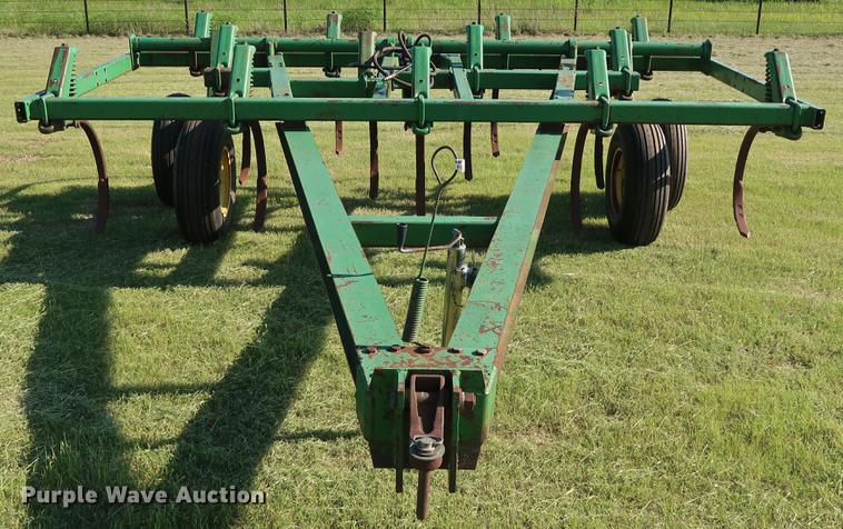 image for item FE9622 John Deere 1610 chisel