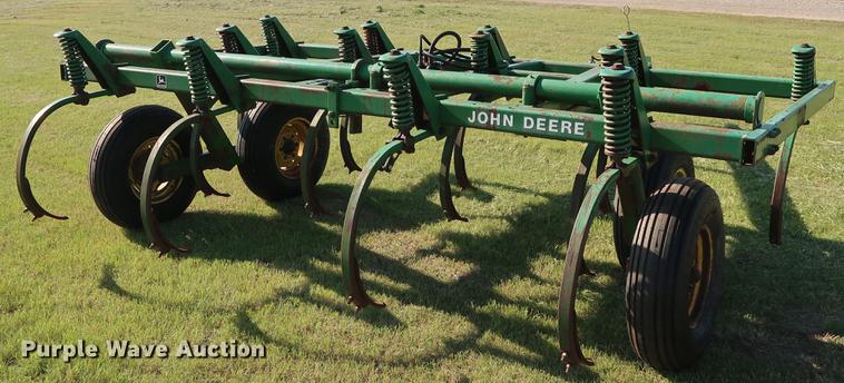 image for item FE9622 John Deere 1610 chisel