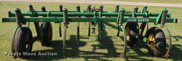 image for item FE9622 John Deere 1610 chisel