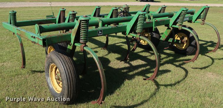 image for item FE9622 John Deere 1610 chisel