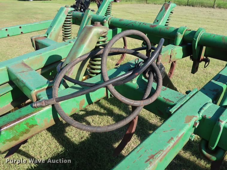 image for item FE9622 John Deere 1610 chisel