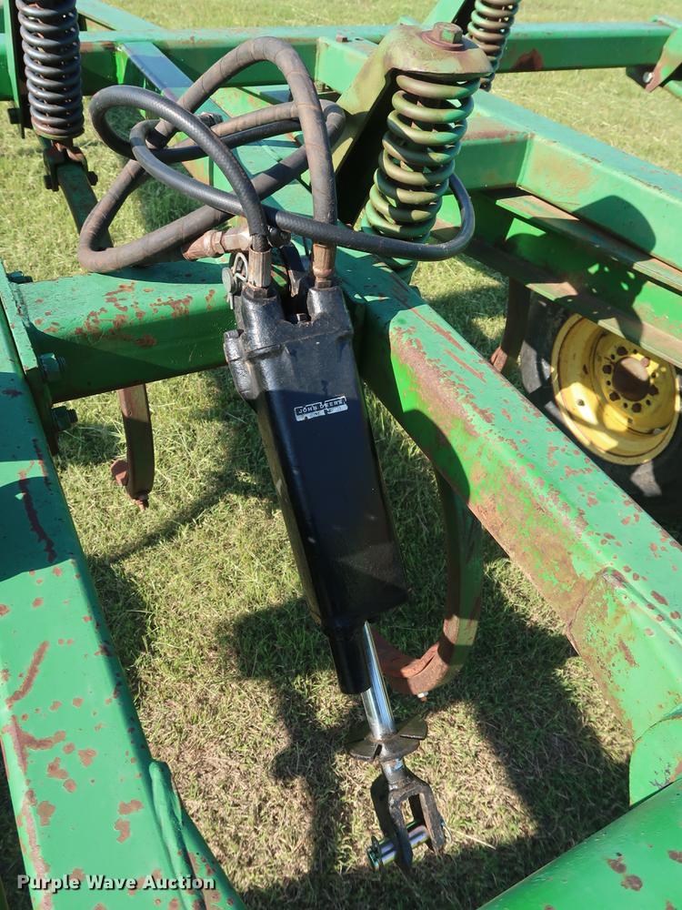 image for item FE9622 John Deere 1610 chisel