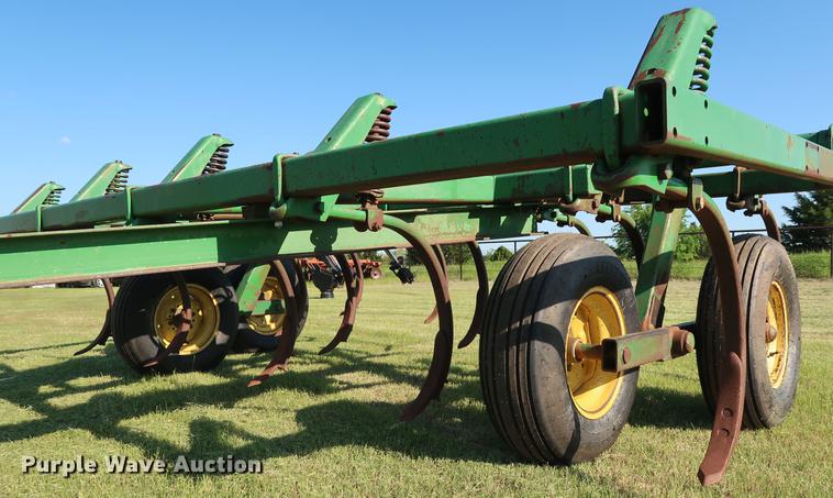 image for item FE9622 John Deere 1610 chisel