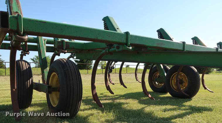 image for item FE9622 John Deere 1610 chisel