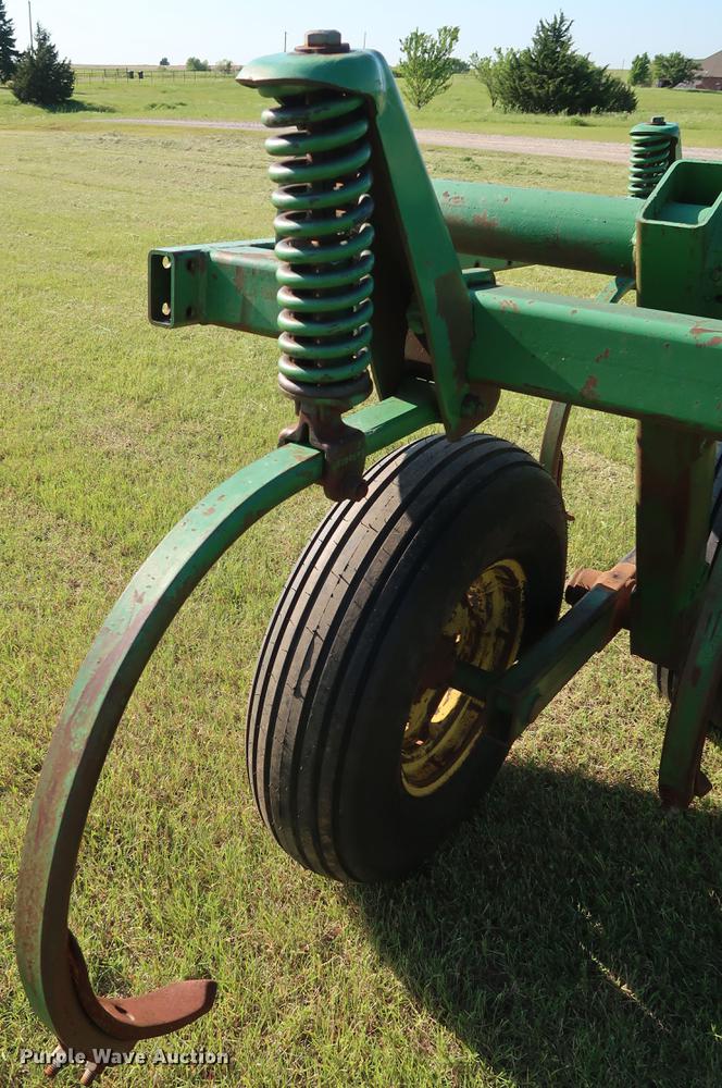 image for item FE9622 John Deere 1610 chisel