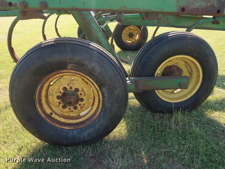 image for item FE9622 John Deere 1610 chisel