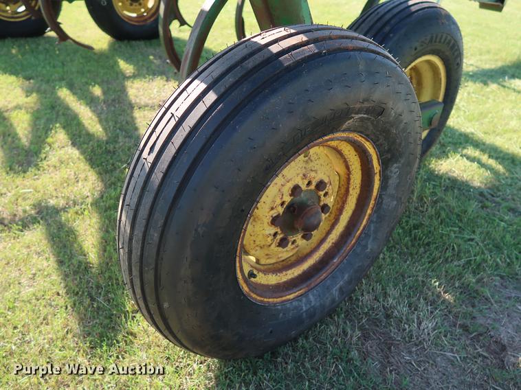 image for item FE9622 John Deere 1610 chisel