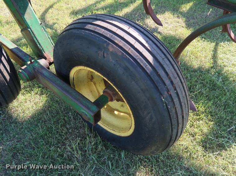 image for item FE9622 John Deere 1610 chisel