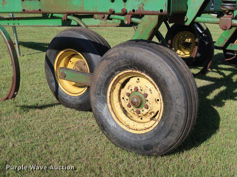 image for item FE9622 John Deere 1610 chisel