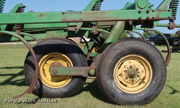 image for item FE9622 John Deere 1610 chisel