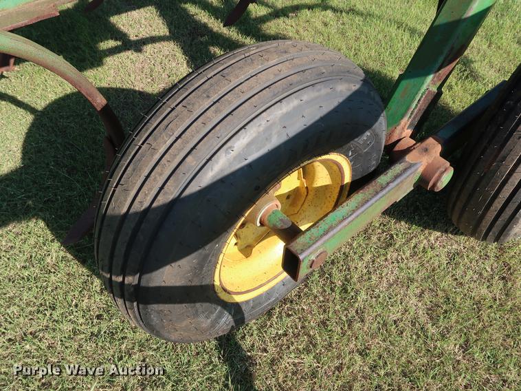 image for item FE9622 John Deere 1610 chisel