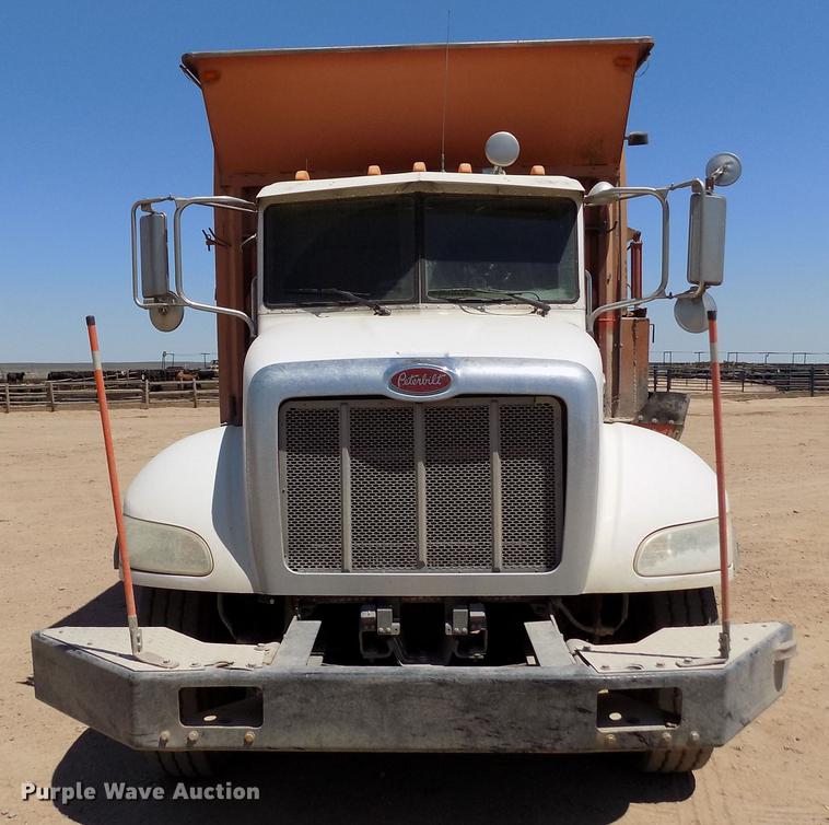 image for item FG9472 2007 Peterbilt 340 feed delivery truck