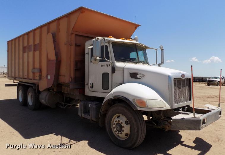 image for item FG9472 2007 Peterbilt 340 feed delivery truck