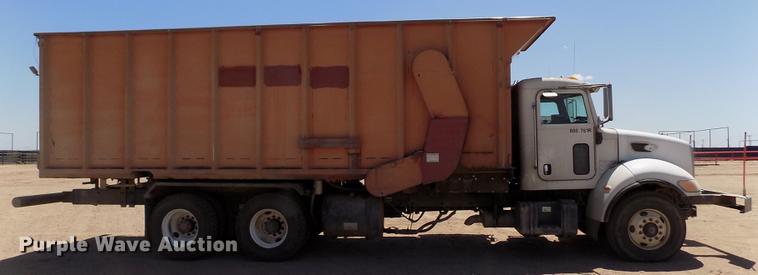 image for item FG9472 2007 Peterbilt 340 feed delivery truck