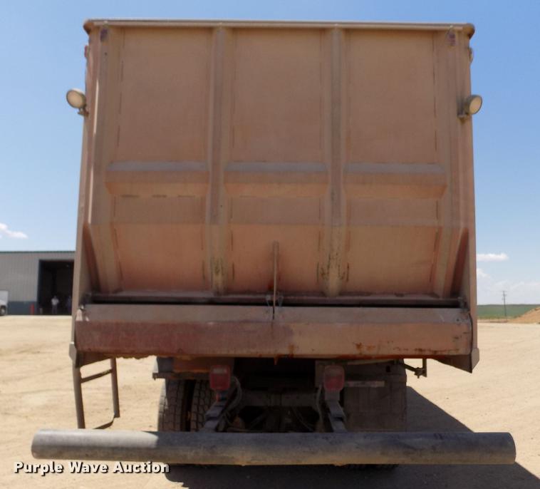 image for item FG9472 2007 Peterbilt 340 feed delivery truck