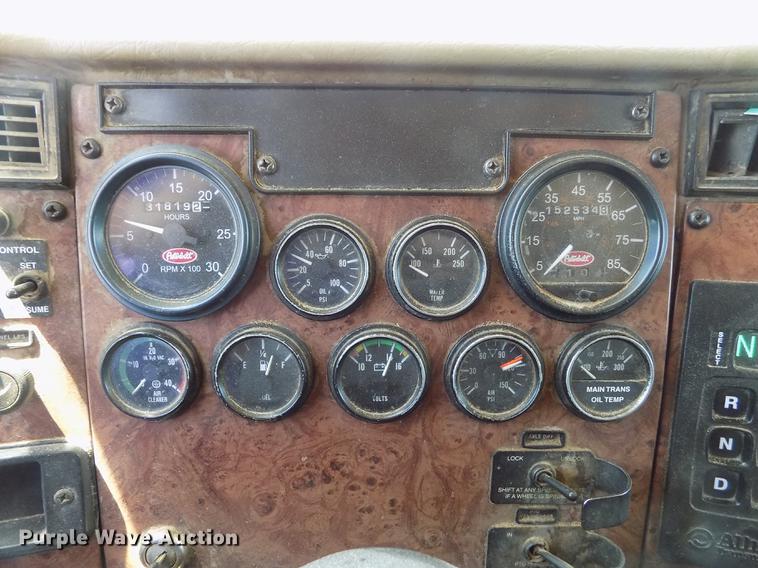 image for item FG9472 2007 Peterbilt 340 feed delivery truck