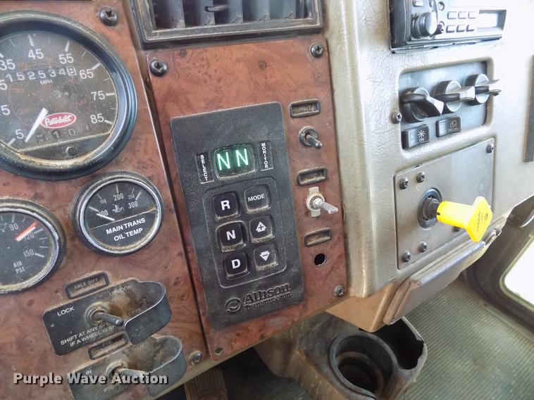 image for item FG9472 2007 Peterbilt 340 feed delivery truck