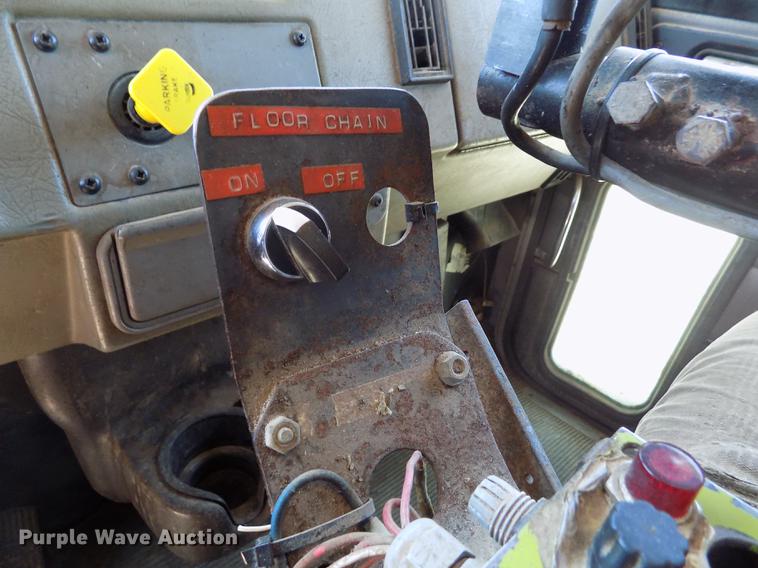 image for item FG9472 2007 Peterbilt 340 feed delivery truck