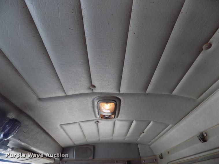 image for item FG9472 2007 Peterbilt 340 feed delivery truck