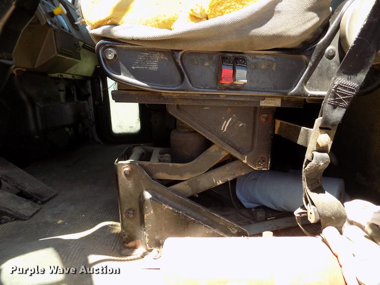 image for item FG9472 2007 Peterbilt 340 feed delivery truck