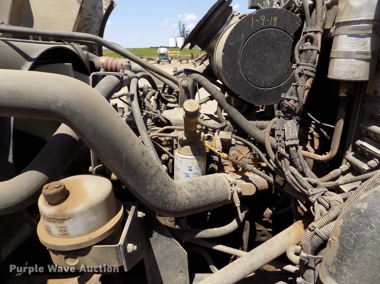 image for item FG9472 2007 Peterbilt 340 feed delivery truck