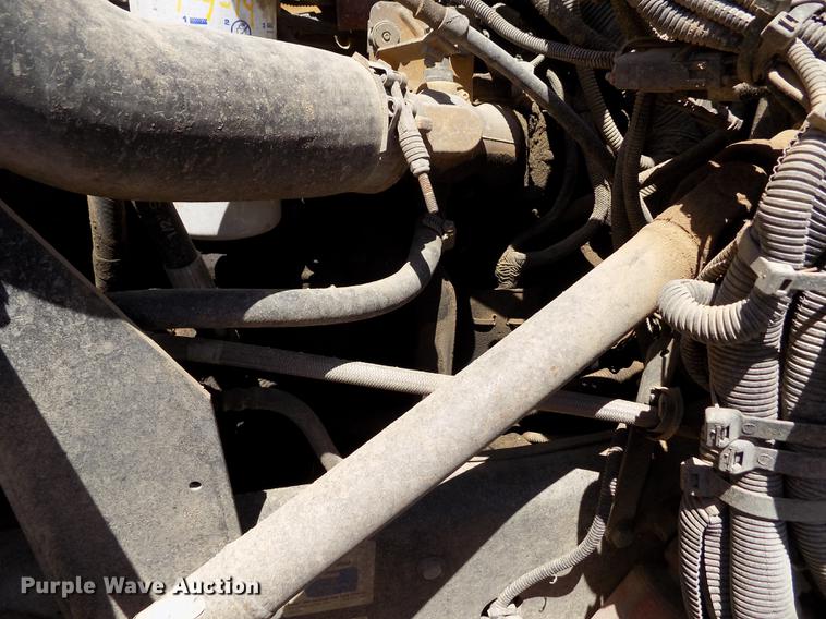 image for item FG9472 2007 Peterbilt 340 feed delivery truck