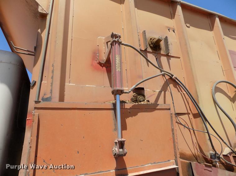 image for item FG9472 2007 Peterbilt 340 feed delivery truck