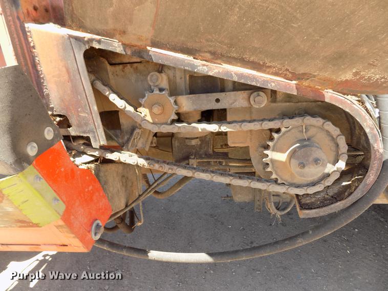 image for item FG9472 2007 Peterbilt 340 feed delivery truck