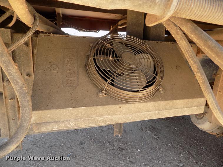 image for item FG9472 2007 Peterbilt 340 feed delivery truck