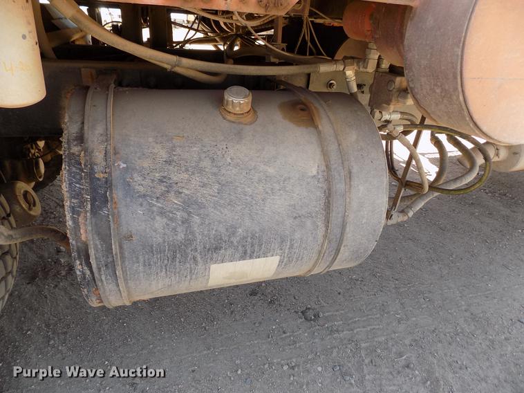 image for item FG9472 2007 Peterbilt 340 feed delivery truck