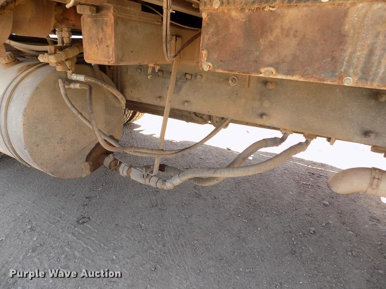 image for item FG9472 2007 Peterbilt 340 feed delivery truck