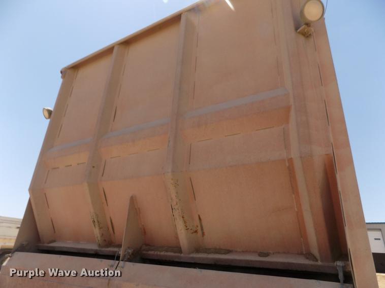 image for item FG9472 2007 Peterbilt 340 feed delivery truck