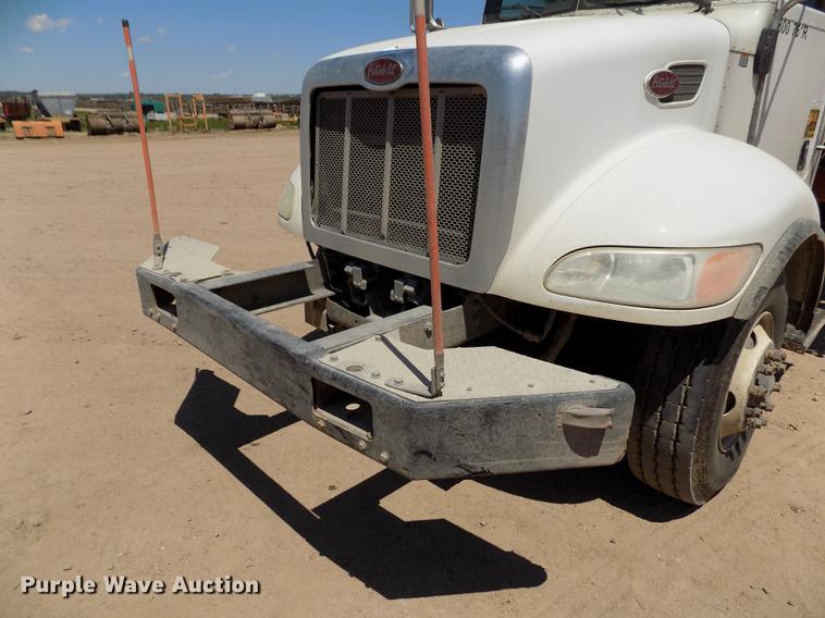 image for item FG9472 2007 Peterbilt 340 feed delivery truck