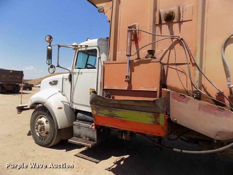 image for item FG9472 2007 Peterbilt 340 feed delivery truck