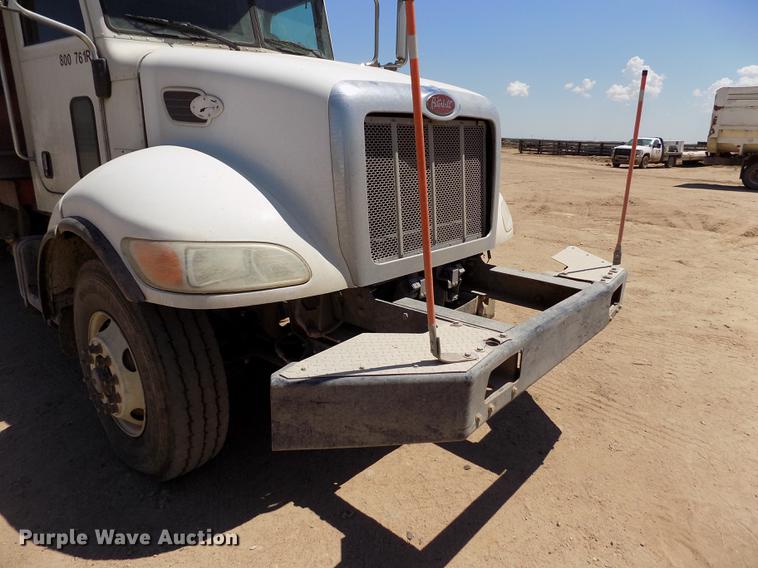 image for item FG9472 2007 Peterbilt 340 feed delivery truck