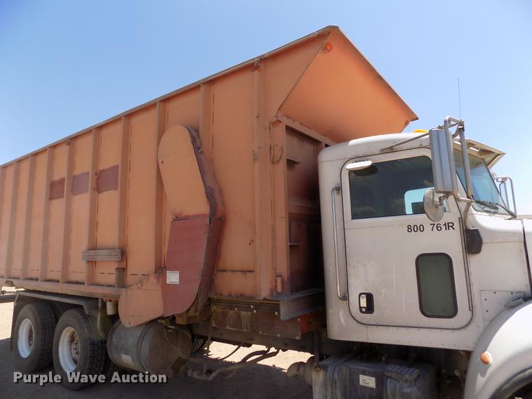 image for item FG9472 2007 Peterbilt 340 feed delivery truck