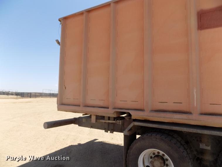 image for item FG9472 2007 Peterbilt 340 feed delivery truck