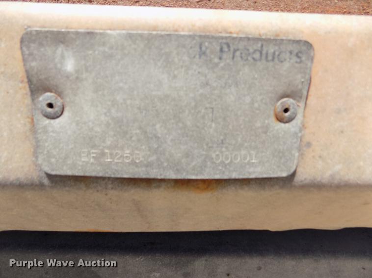 image for item FG9472 2007 Peterbilt 340 feed delivery truck