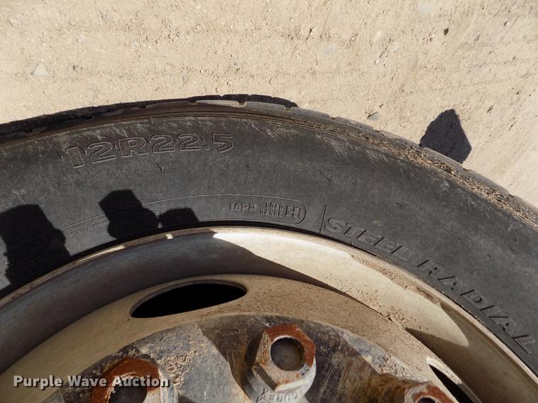 image for item FG9472 2007 Peterbilt 340 feed delivery truck