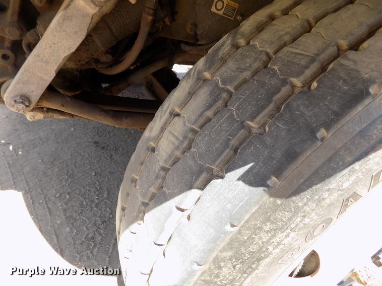 image for item FG9472 2007 Peterbilt 340 feed delivery truck