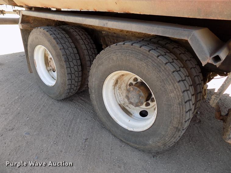 image for item FG9472 2007 Peterbilt 340 feed delivery truck