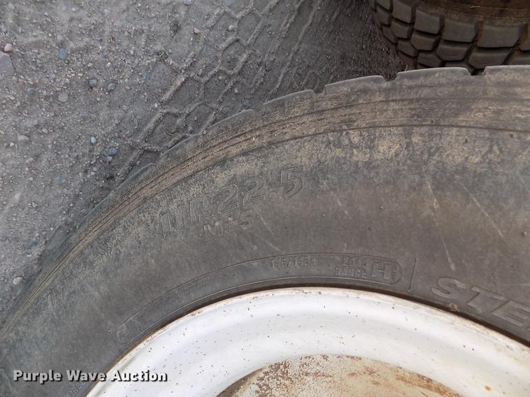 image for item FG9472 2007 Peterbilt 340 feed delivery truck