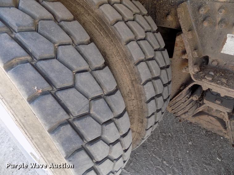 image for item FG9472 2007 Peterbilt 340 feed delivery truck