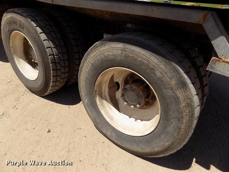 image for item FG9472 2007 Peterbilt 340 feed delivery truck