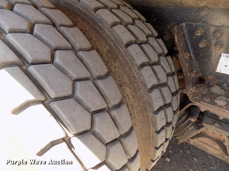 image for item FG9472 2007 Peterbilt 340 feed delivery truck