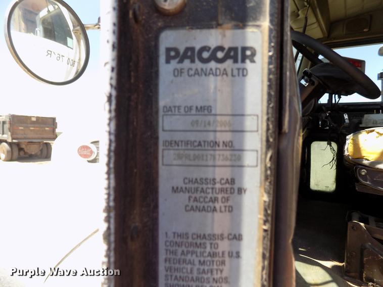 image for item FG9472 2007 Peterbilt 340 feed delivery truck