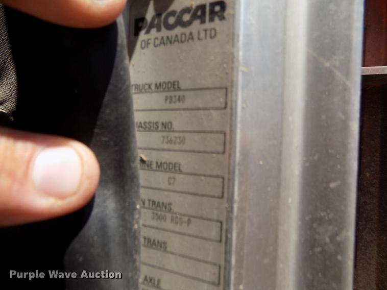 image for item FG9472 2007 Peterbilt 340 feed delivery truck